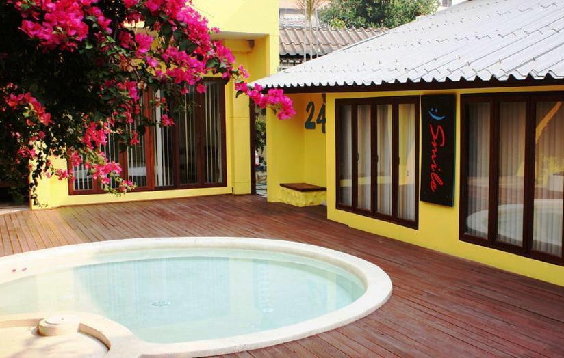 Smile House Guesthouse 치앙마이 외부 사진